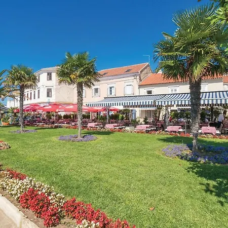 Apartment Nice In W/ Biograd Na Moru